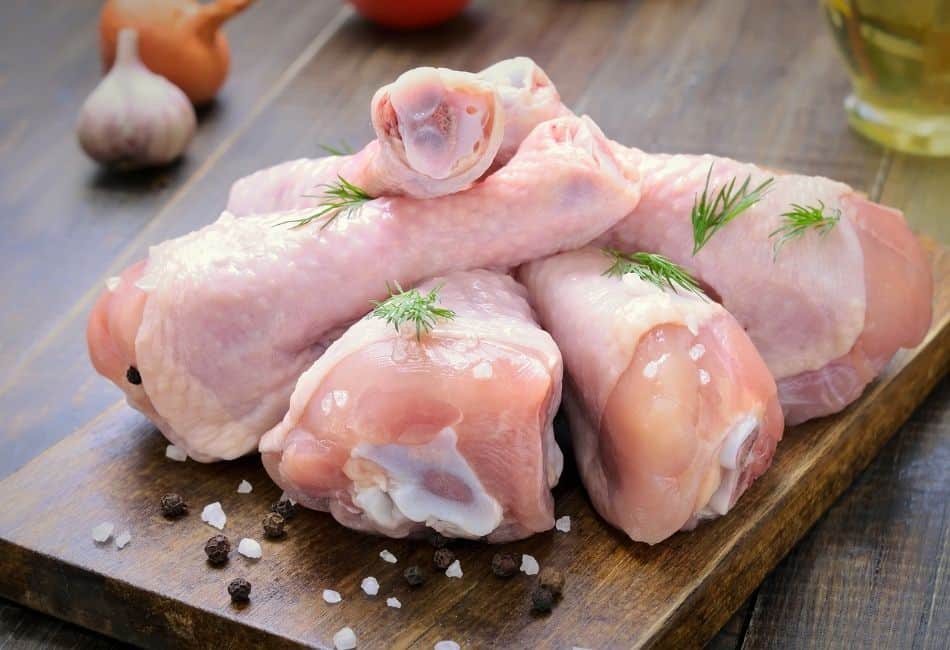 can dogs have raw chicken